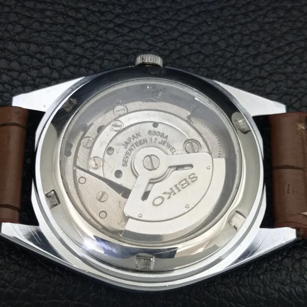 Vintage 1981 Seiko Automatic Mens Silver Watch W/daydate & Silver Accents